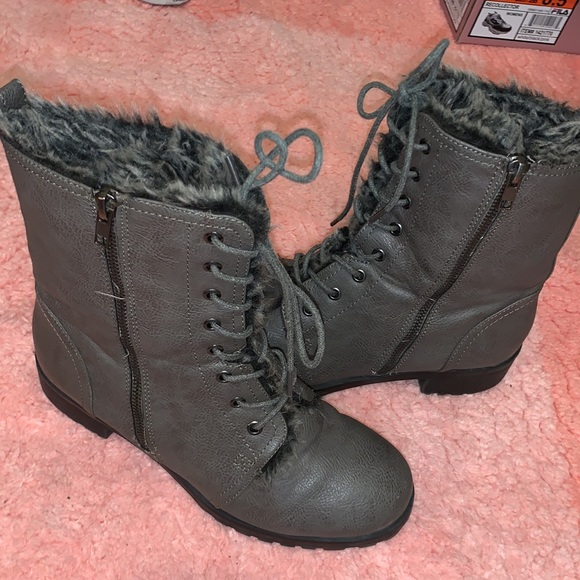 Fuzzy combat boots from just fab - Picture 3 of 3